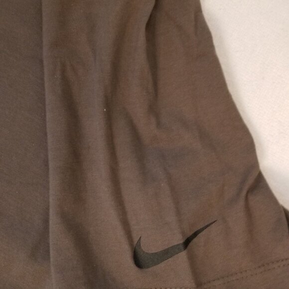 Nike Lamar Jackson Baltimore Ravens Salute to Service Name & Number T-Shirt, XL - Picture 9 of 9